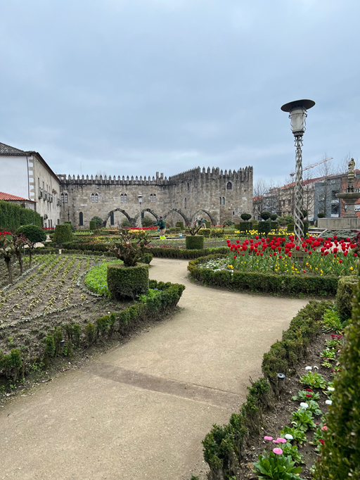 Jardim de Santa Bárbara em Braga: fontes, azulejos e flores no centro histórico